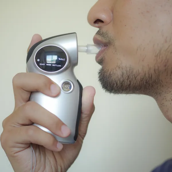 How does a breathalyser work